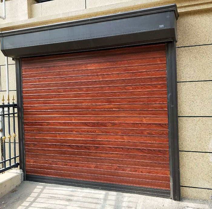 要想延長濟(jì)南卷簾門的壽命，應(yīng)注意以下方面！